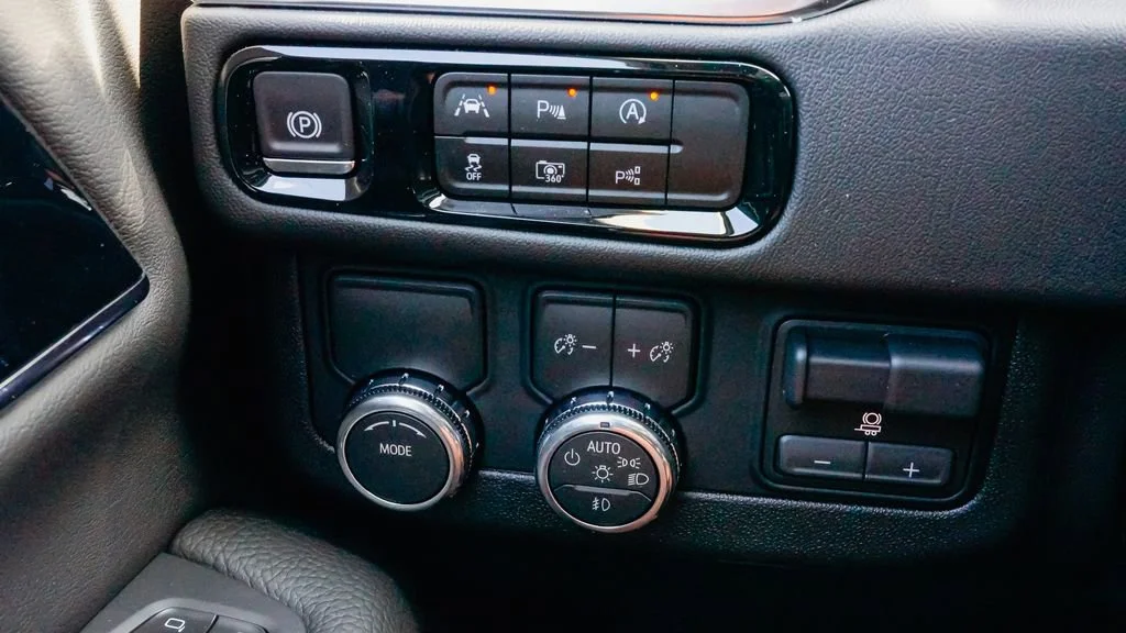 2026 GMC Yukon XL Denali - Photo 16