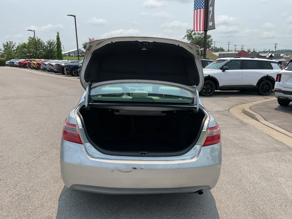 Used 2007 Titanium Metallic Toyota LE image 14
