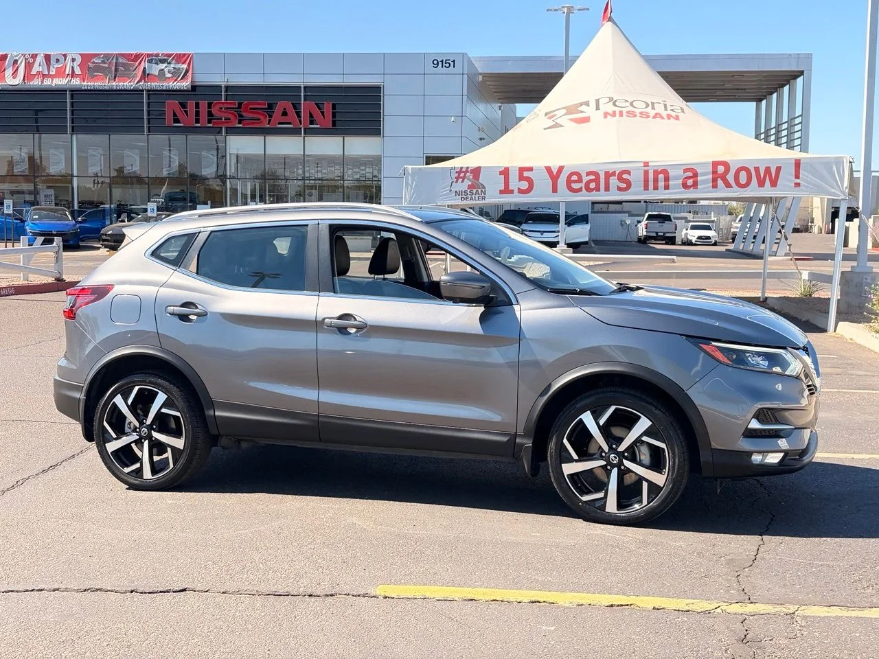 Used 2022 Gun Metallic Nissan SL image 6