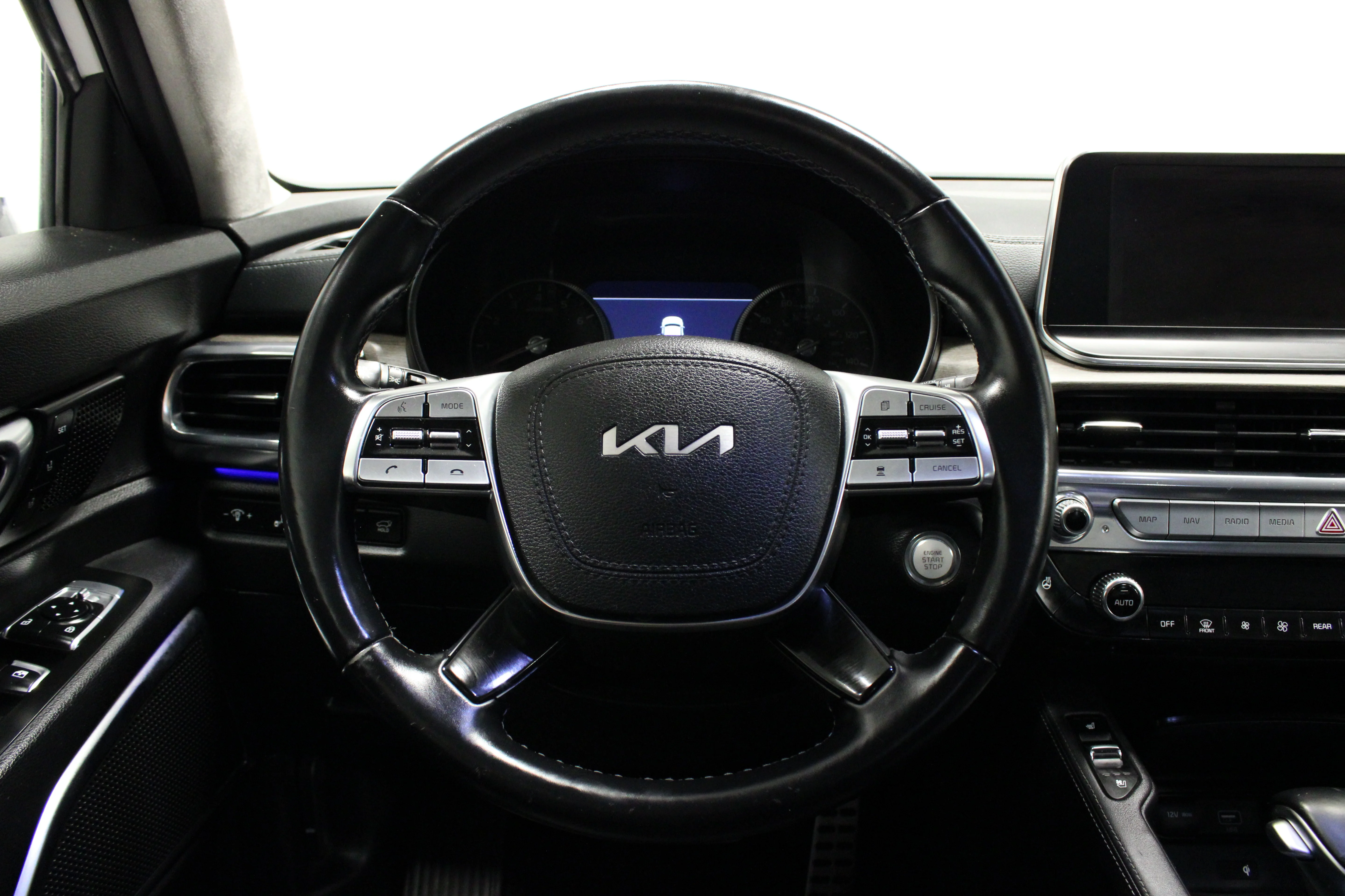 Used 2022 Glacial White Pearl Kia SX image 24