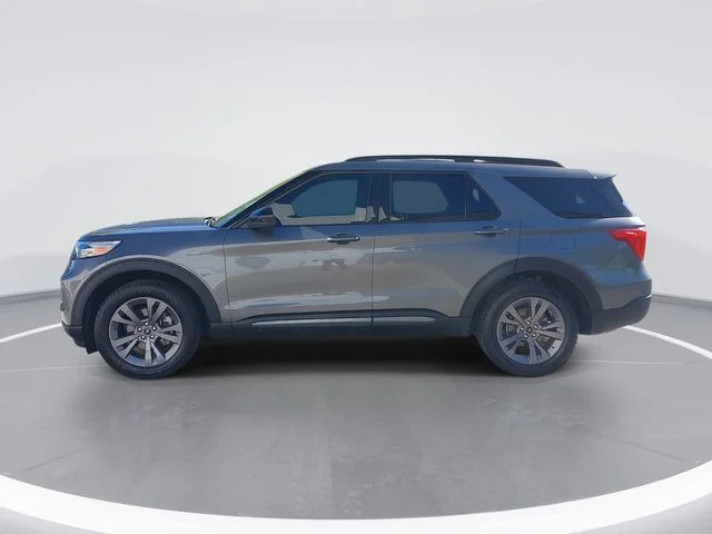 Used 2022 Gray Ford XLT image 2