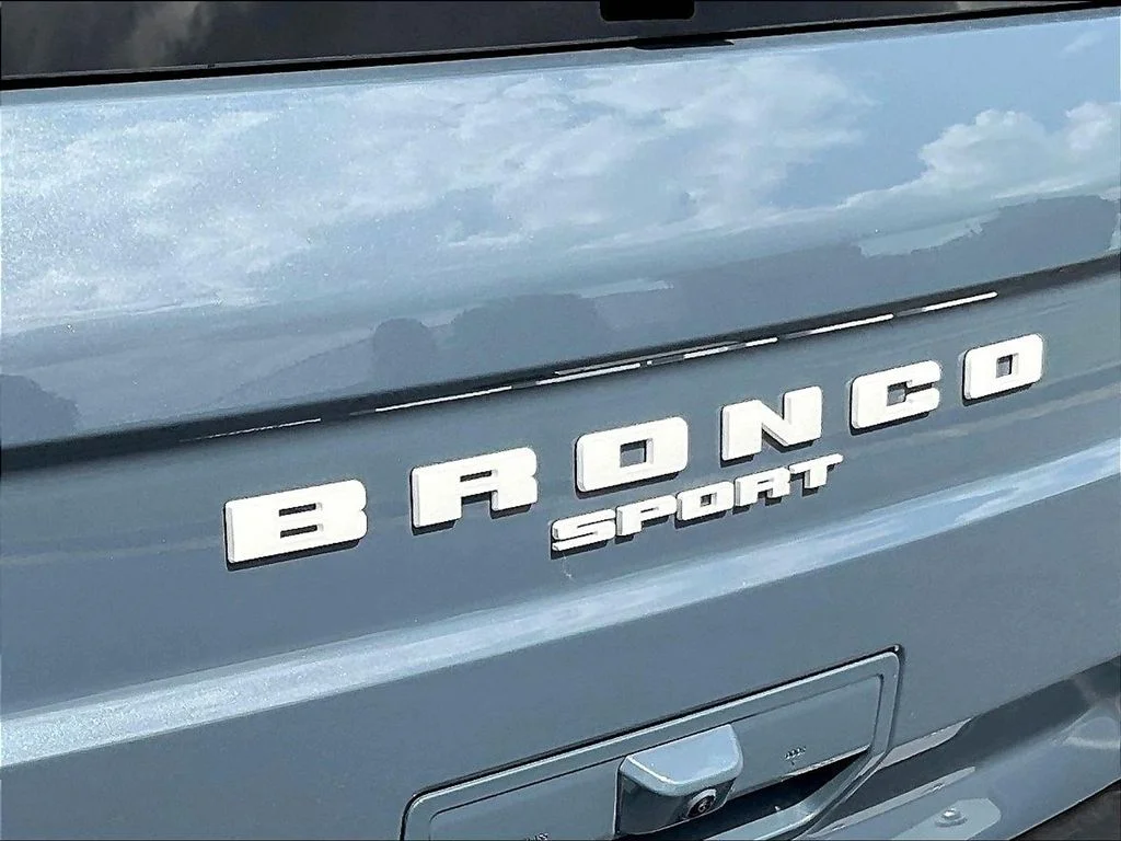 New 2026 Azure Gray Metallic Tri-Coat Ford Outer Banks® image 9