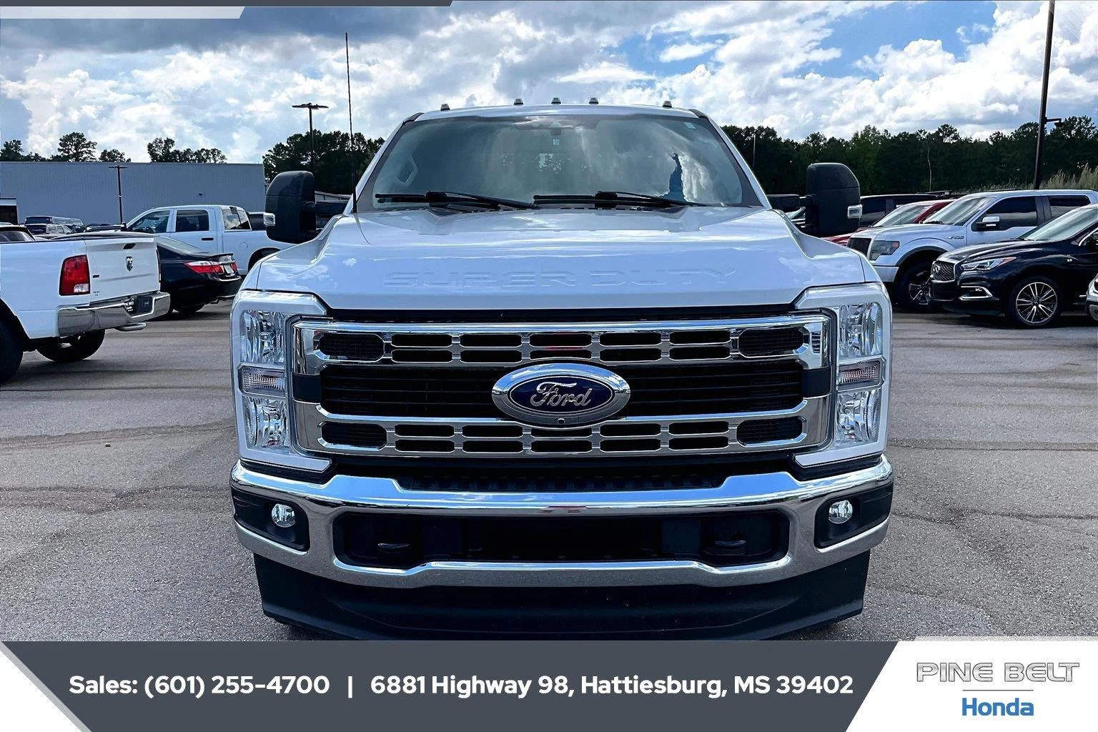 Used 2023 Oxford White Ford XLT image 5