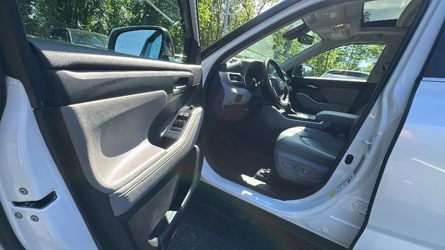 Used 2023 Beige Toyota XLE image 28