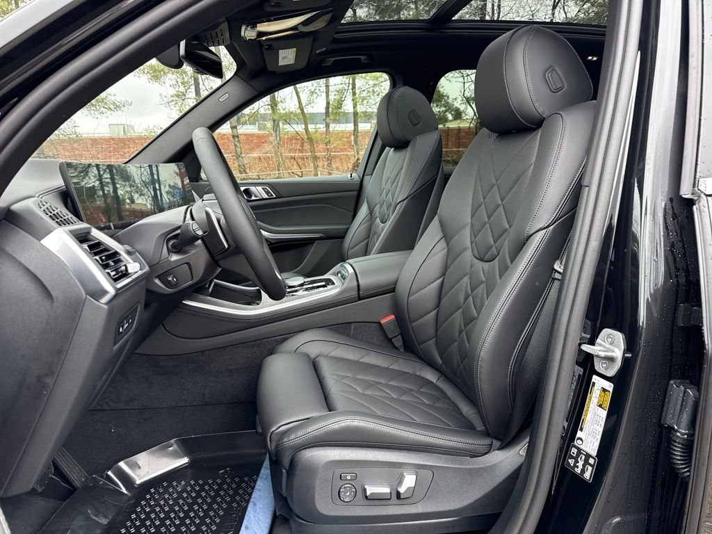 New 2026 Black BMW xDrive40i image 10