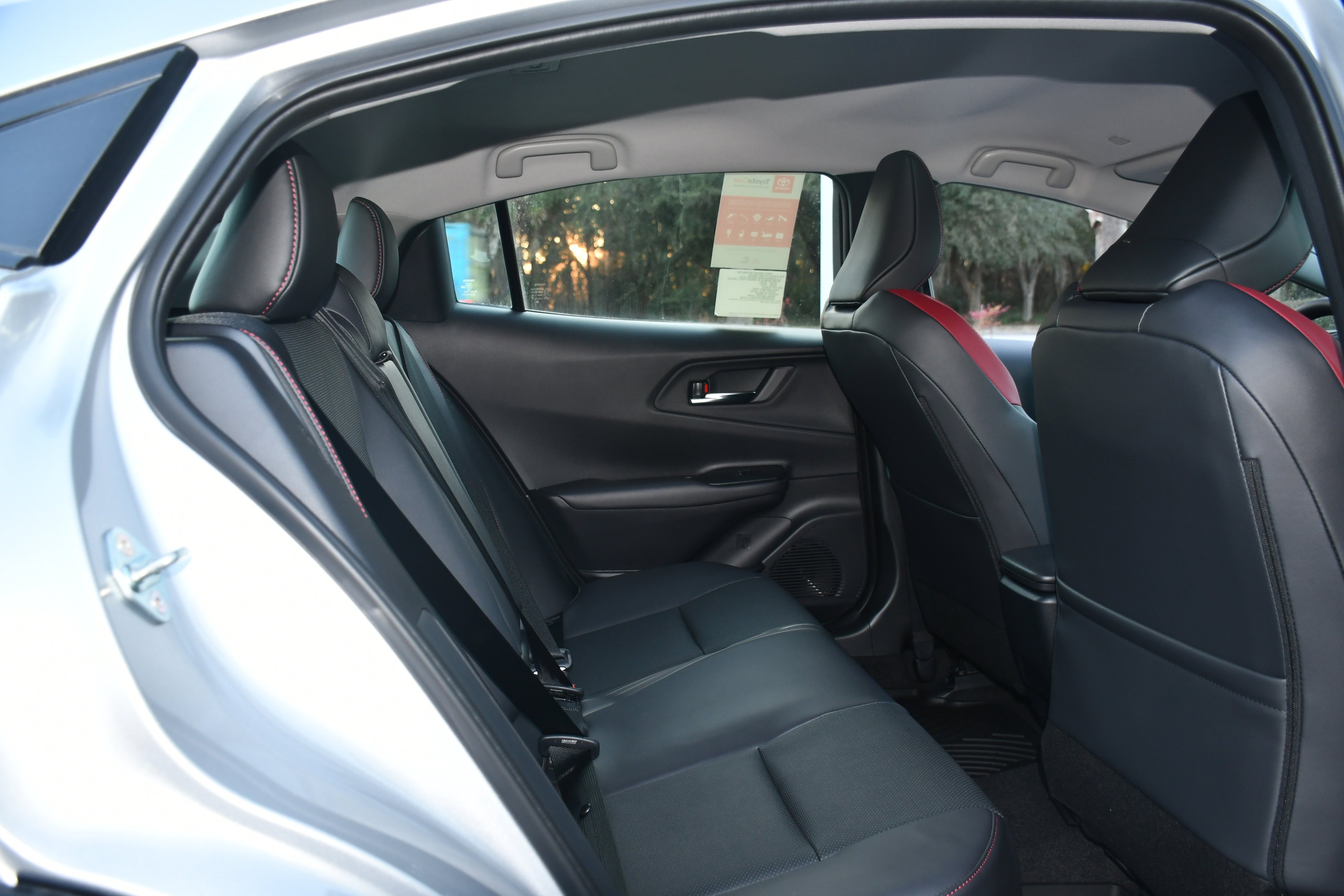 2026 Toyota Prius Plug-in Hybrid XSE - Photo 10