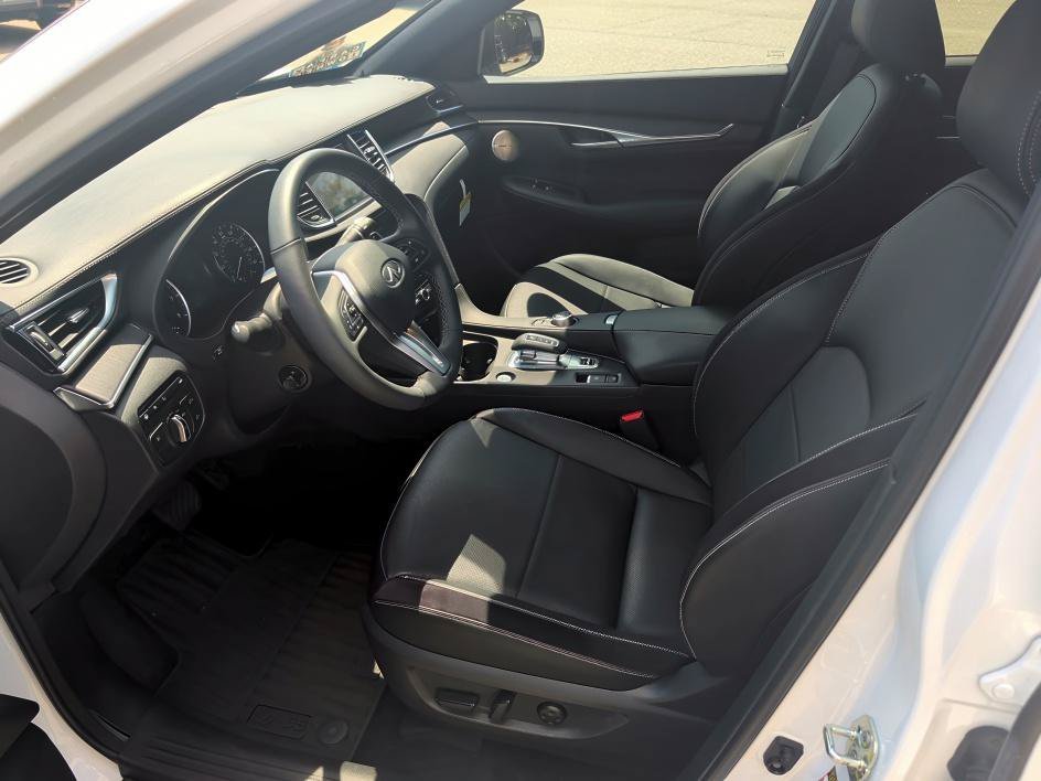Certified Used 2025 Radiant White INFINITI SENSORY image 8