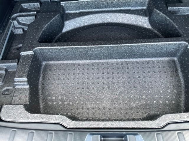 Used 2021 Ice Silver Metallic Subaru Limited image 13