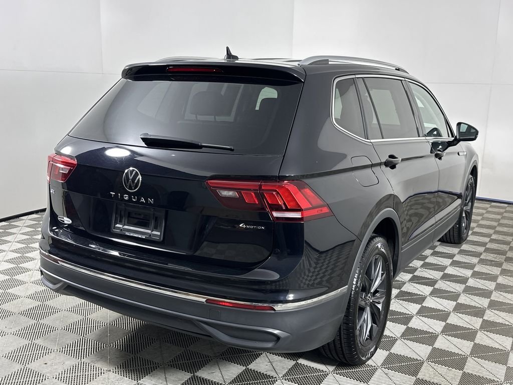 Used 2024 Deep Black Pearl Volkswagen 2.0T SE image 8