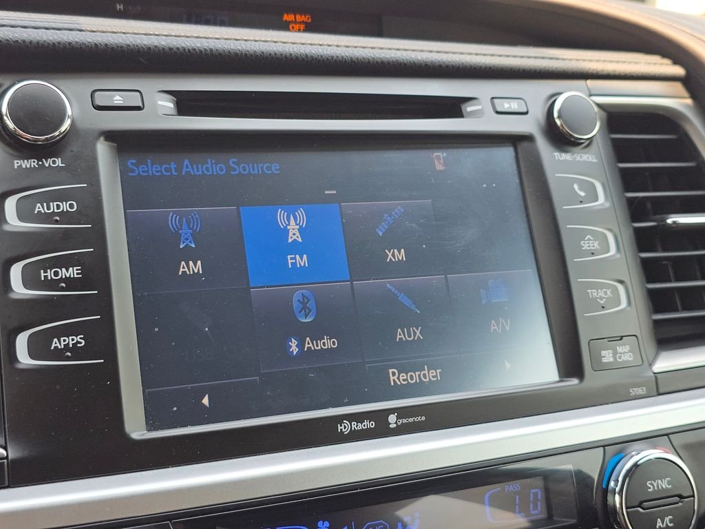 Used 2014 White Toyota XLE V6 image 33