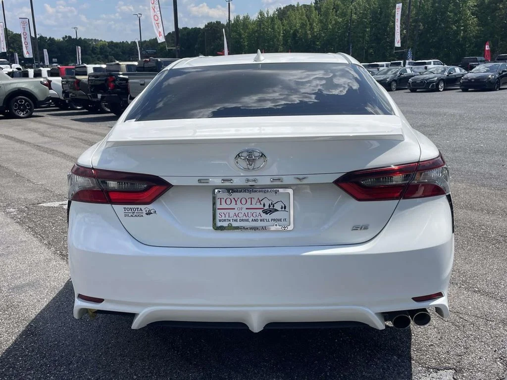 Used 2024 Ice Cap Toyota SE image 3