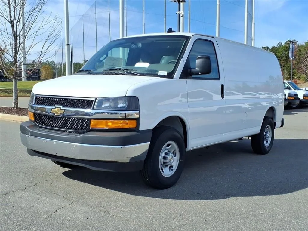New 2026 Summit White Chevrolet WT image 36