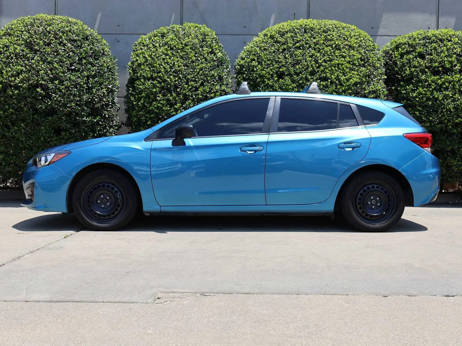 Used 2019 Island Blue Pearl Subaru  image 5