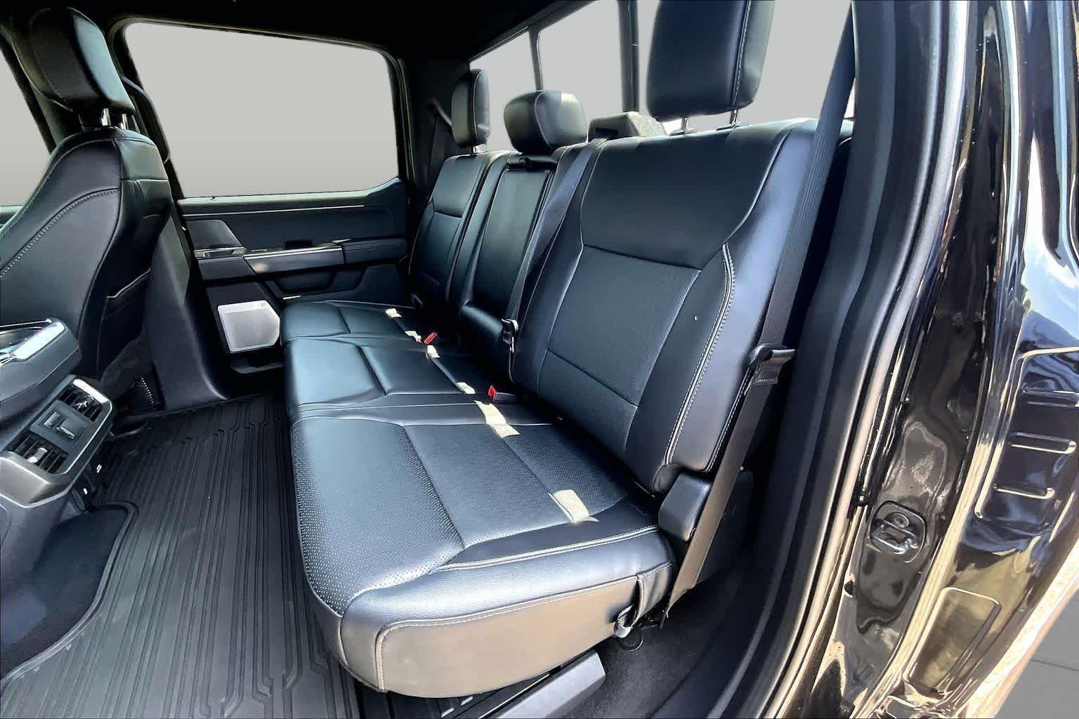 Used 2024 Agate Black Metallic Ford LARIAT image 23