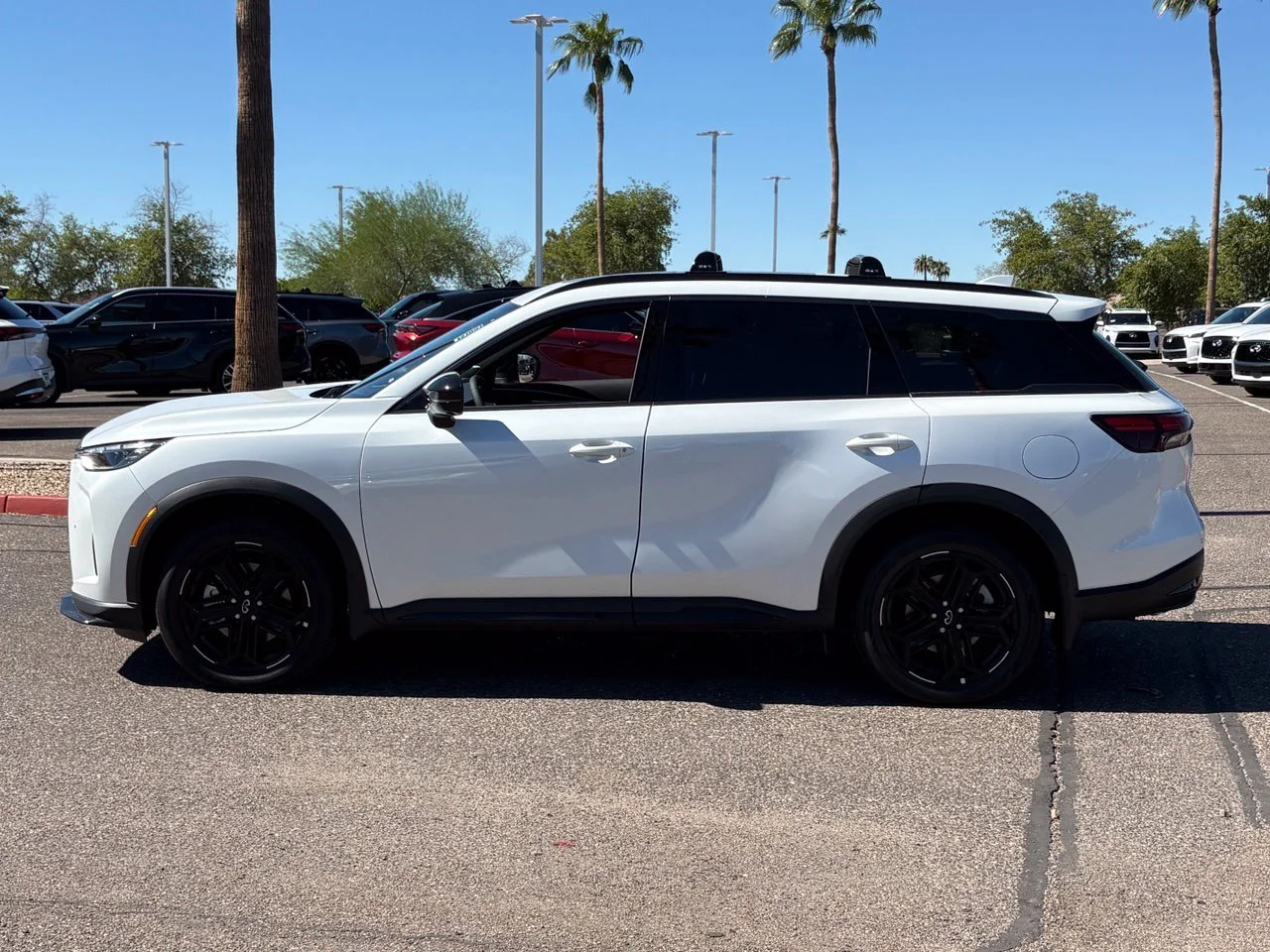 New 2027 RADIANT WHITE INFINITI Sport AWD image 3