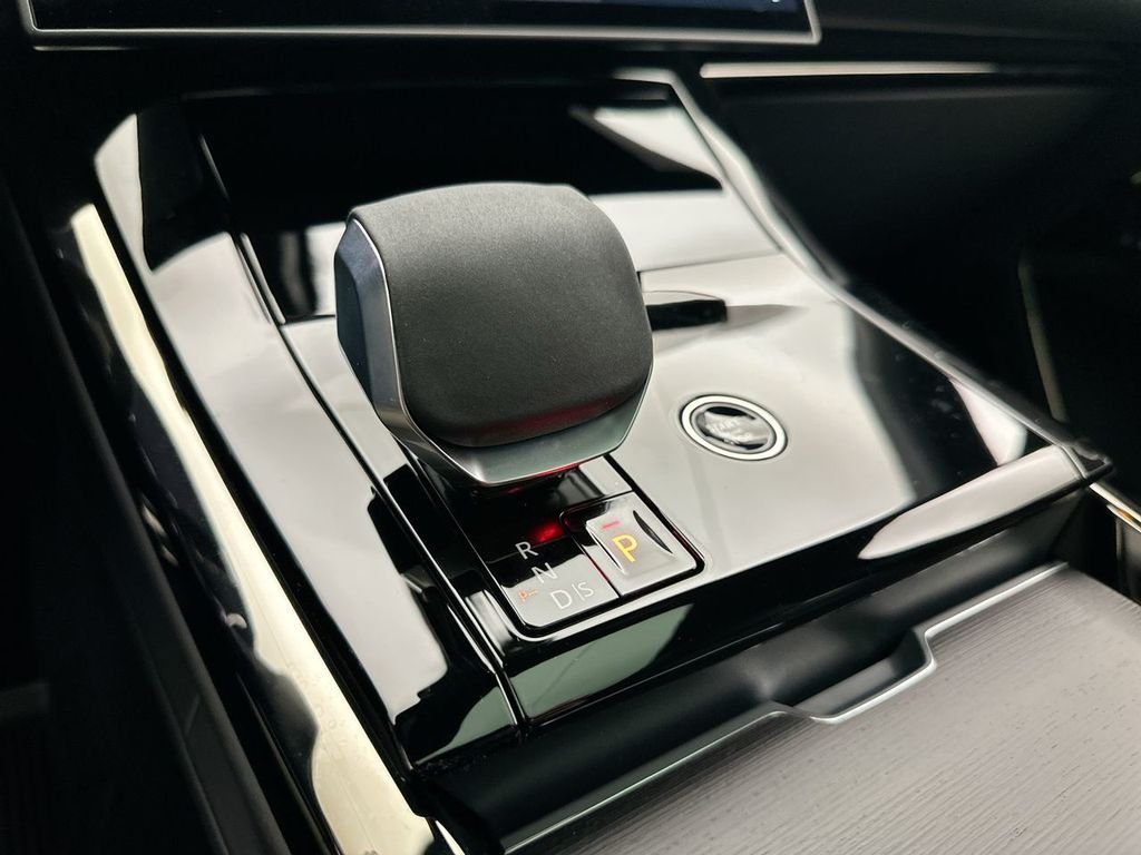 New 2026 Borasco Grey LAND ROVER Dynamic SE image 12