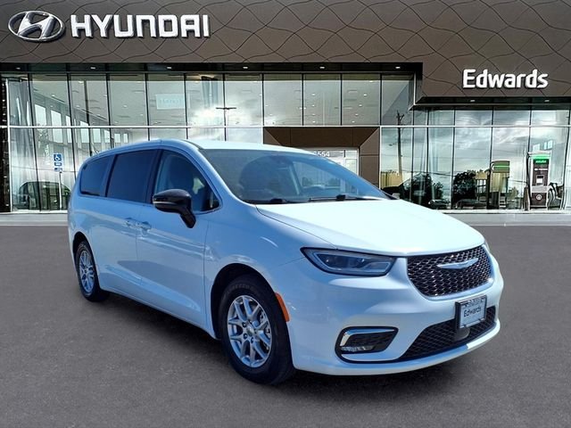 Used 2024 White Chrysler Touring L image 11