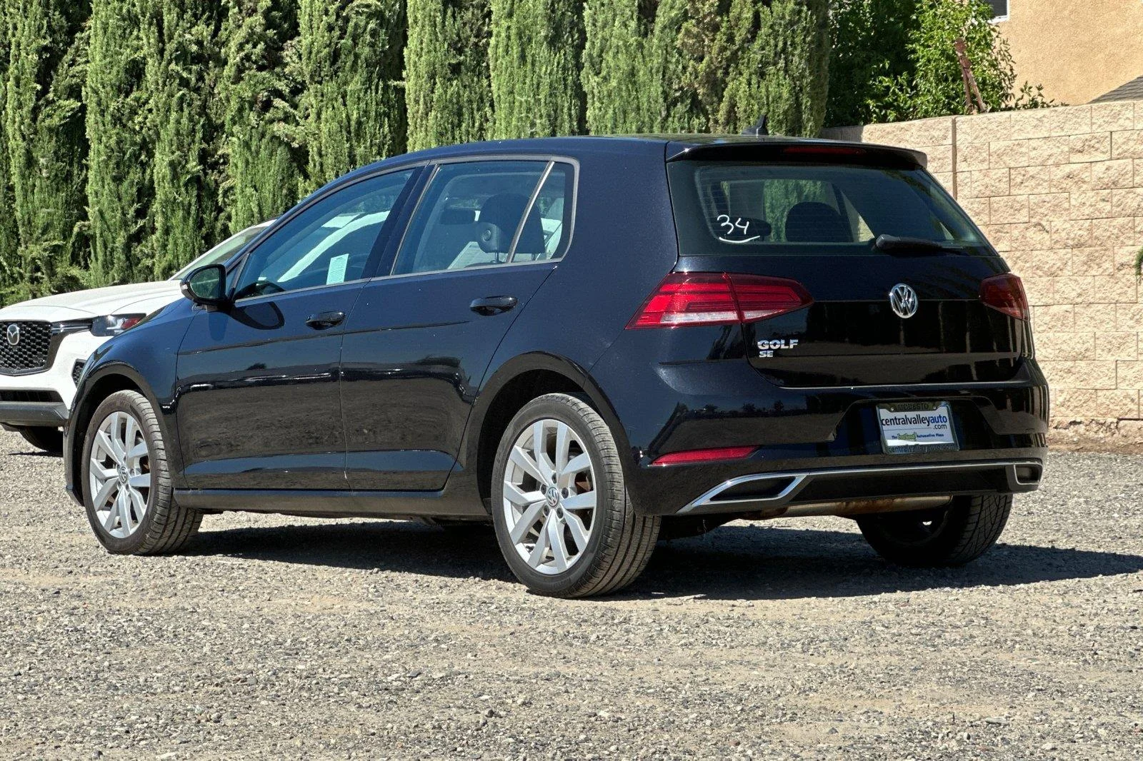 Used 2019 Deep Black Pearl Volkswagen SE image 6