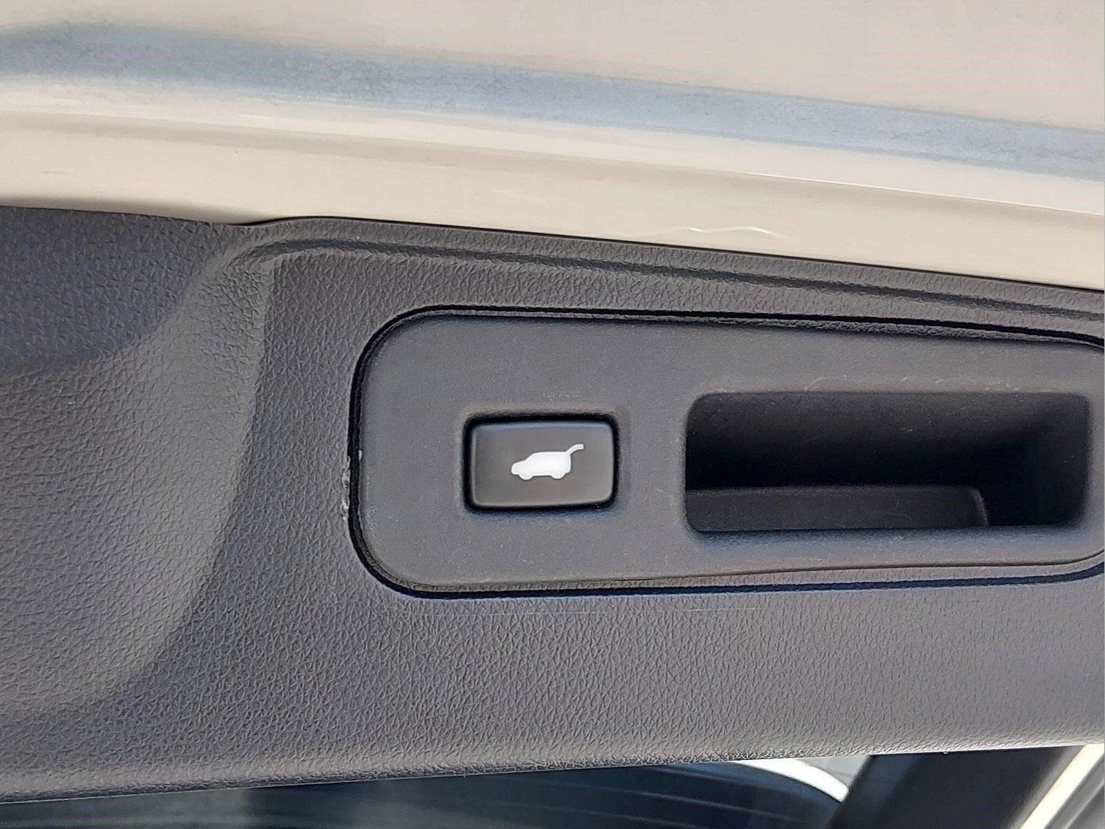 Used 2019 White Diamond Pearl Honda Touring image 17