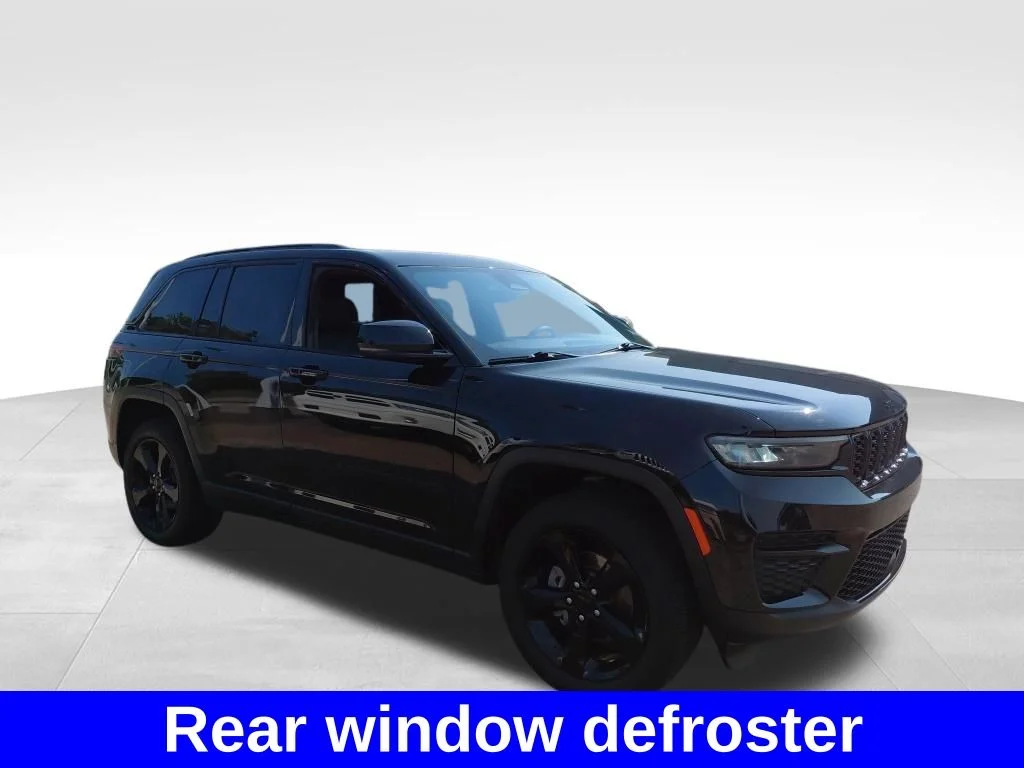 Used 2024 Black Jeep Altitude X image 5