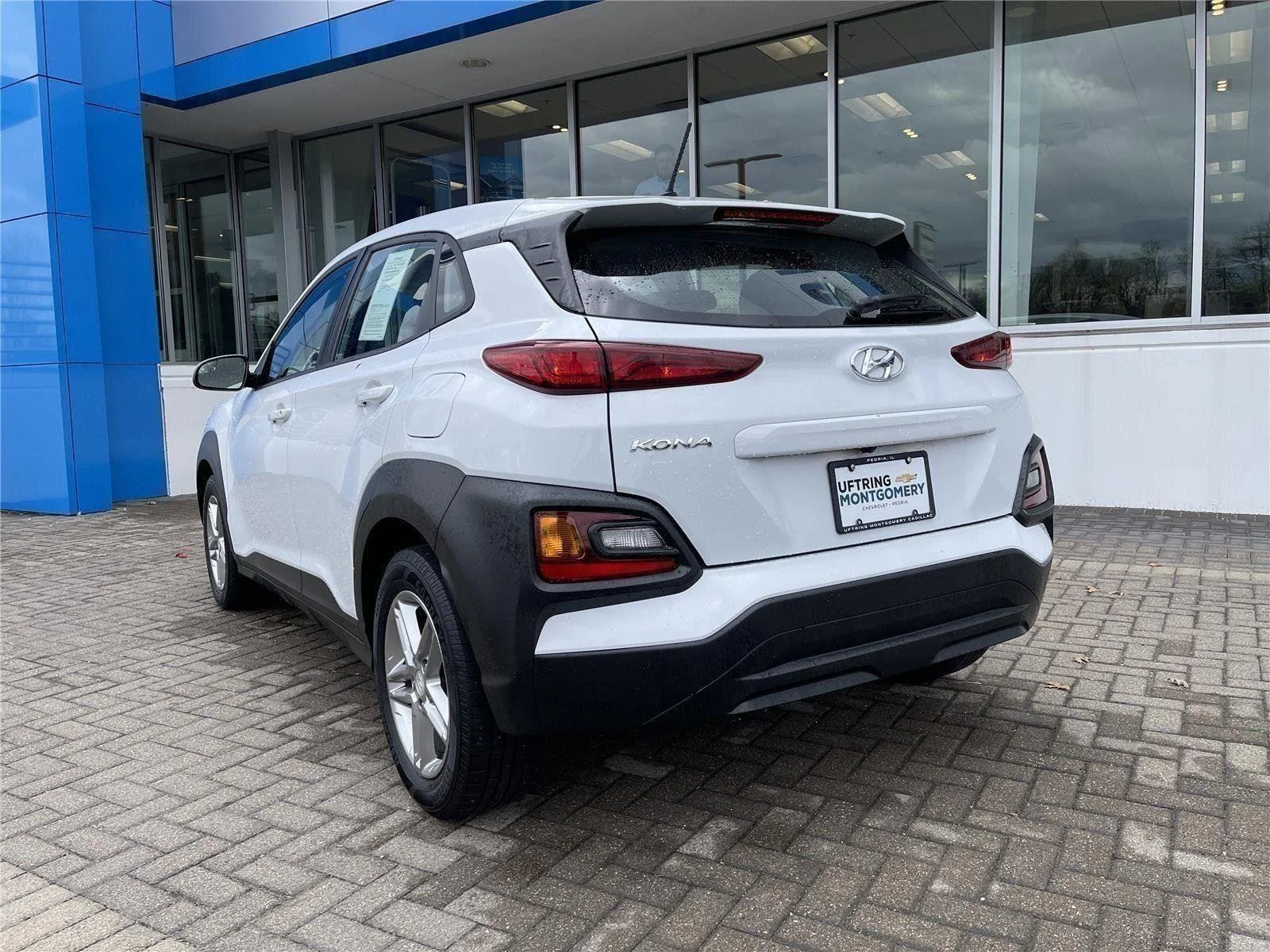 Used 2020 Chalk White Hyundai SE image 3