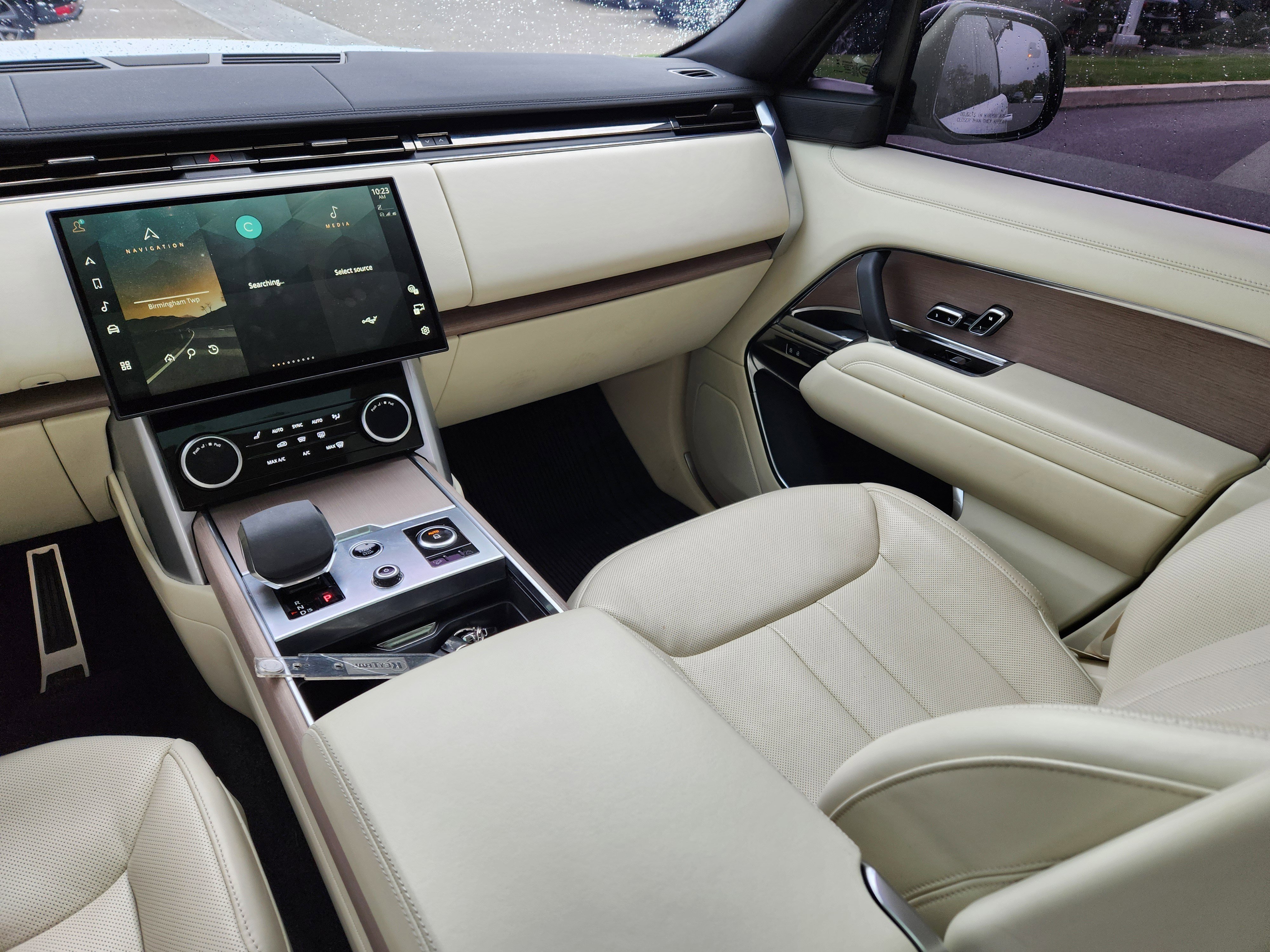 Certified Used 2023 Fuji White Land Rover SE image 14