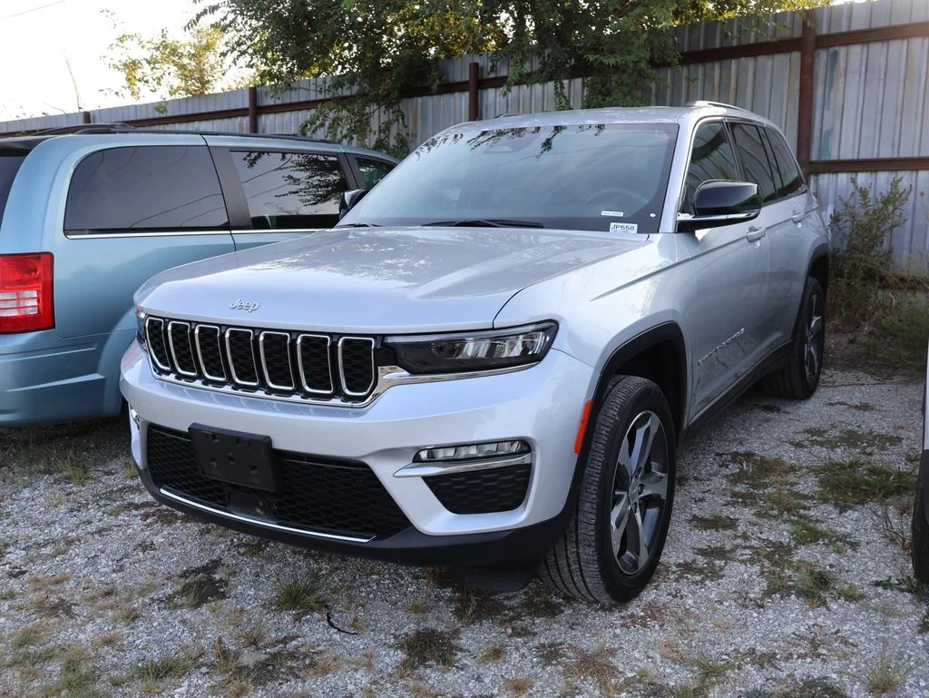 Used 2024 Silver Jeep Limited image 2