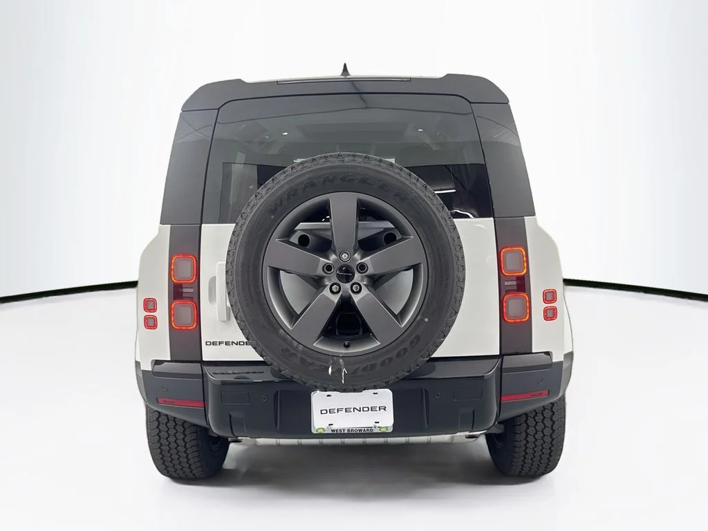 New 2026 Fuji White Land Rover S image 6