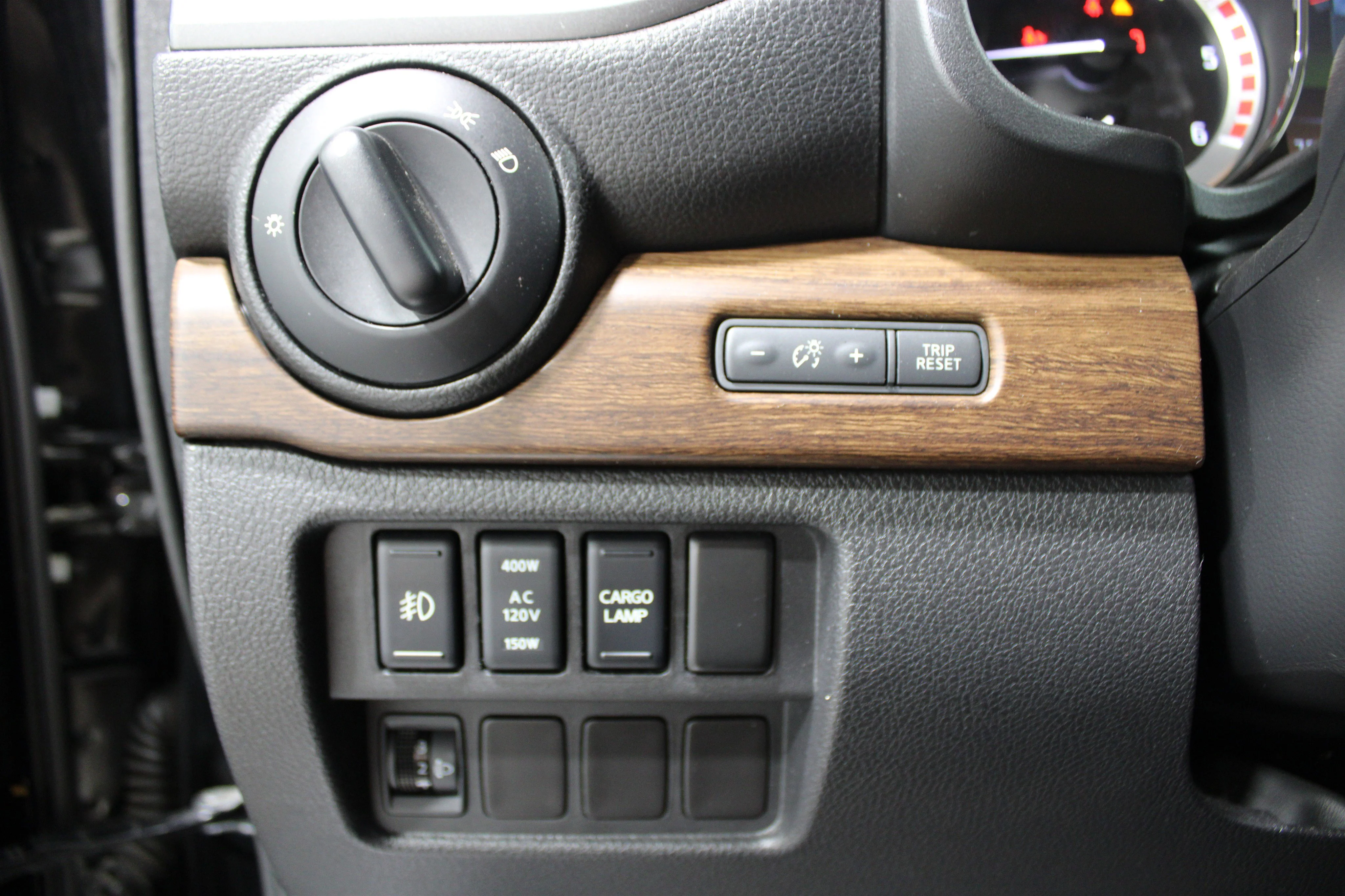 Used 2016 Magnetic Black Nissan Platinum Reserve image 8