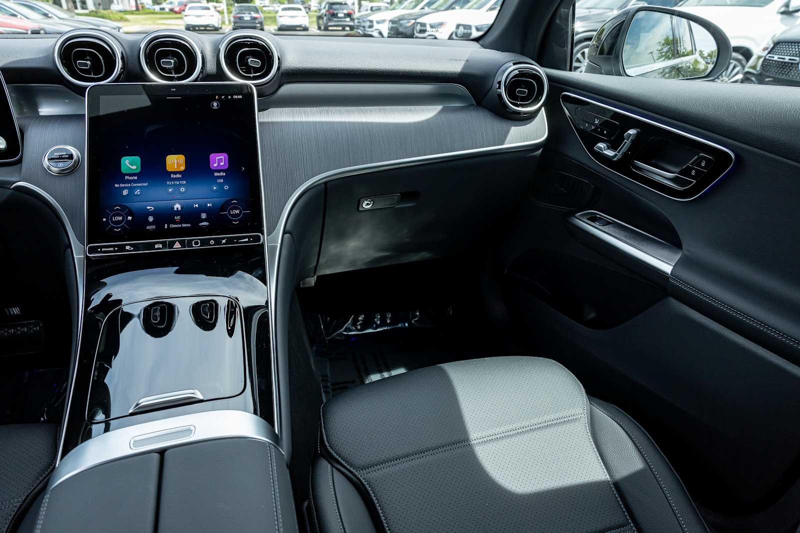 New 2026 BLACK Mercedes-Benz GLC 300 image 8