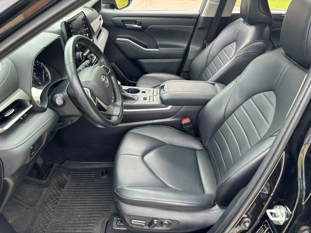 Used 2022 Black Toyota XLE image 23