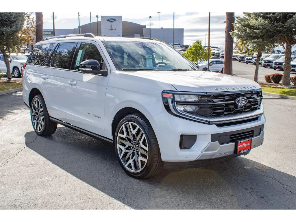 New 2026 Star White Metallic Tri-Coat Ford Platinum® image 2