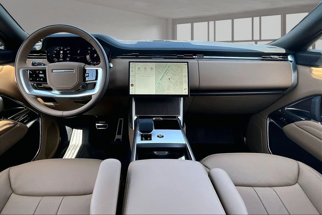 New 2026 Fuji White Land Rover SE image 5