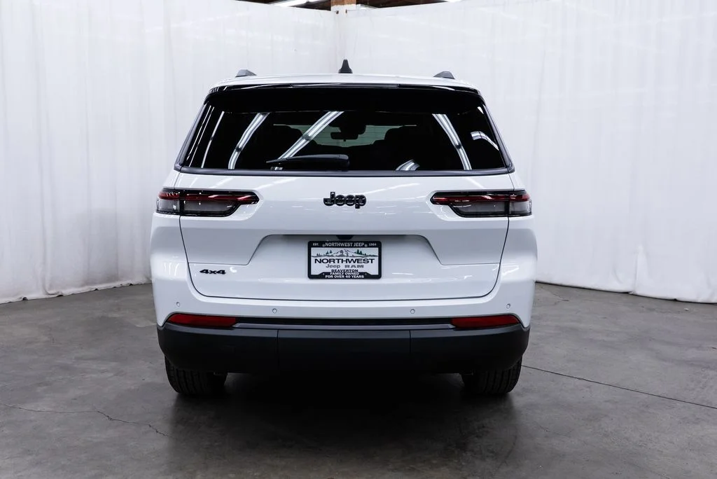 New 2026 Bright White Clear-Coat Exterior Paint Jeep Laredo image 5