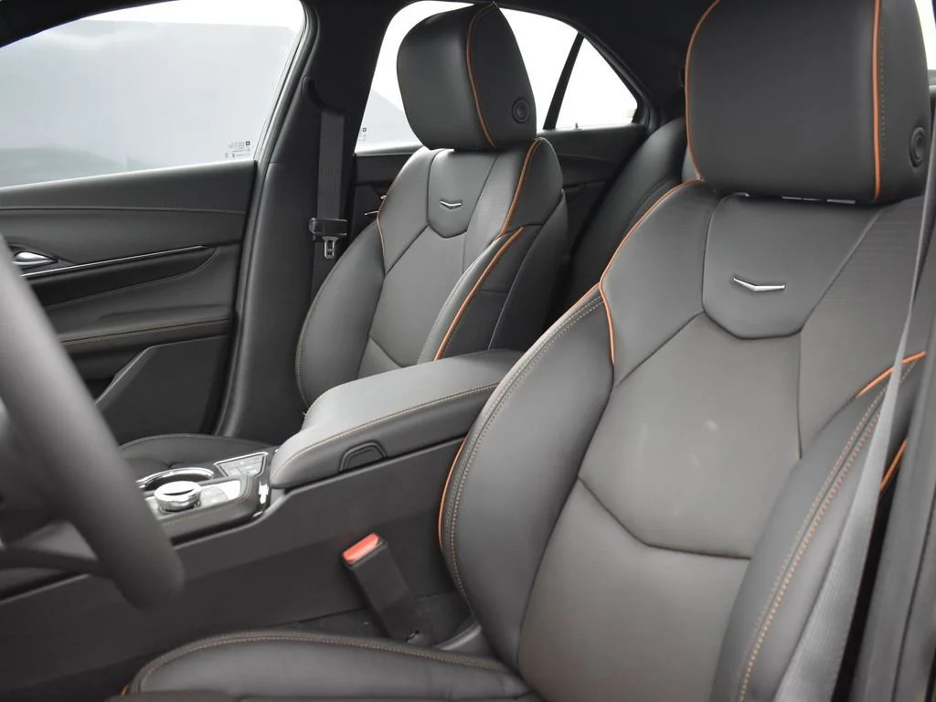 2025 Cadillac CT4 V-Series - Photo 9