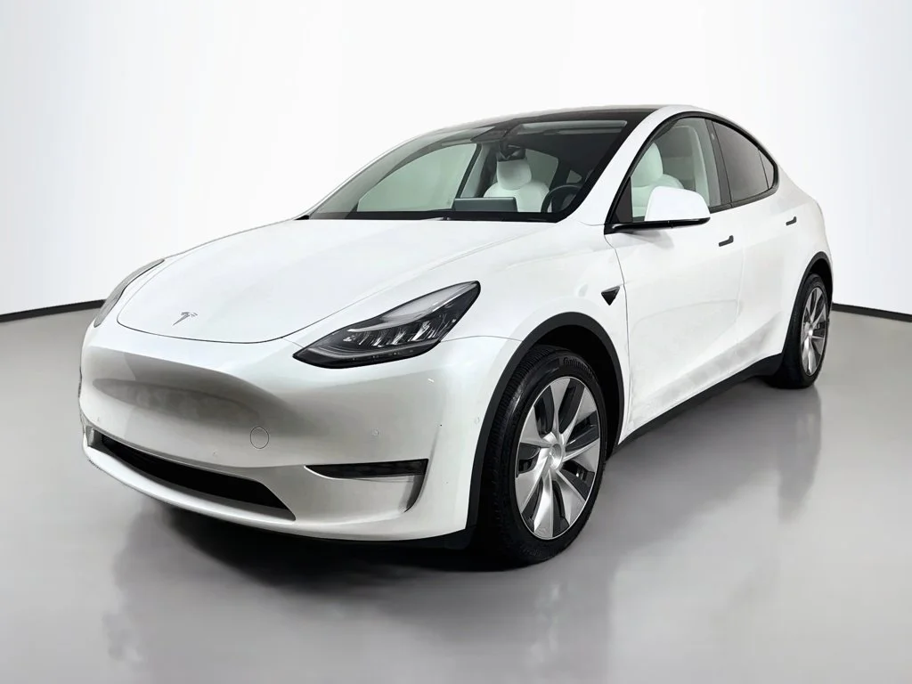Used 2021 White Tesla Long Range image 1