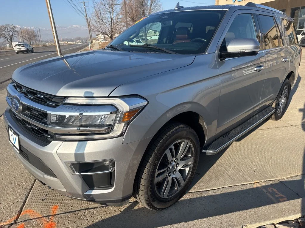 Used 2023 Silver Ford Limited image 3