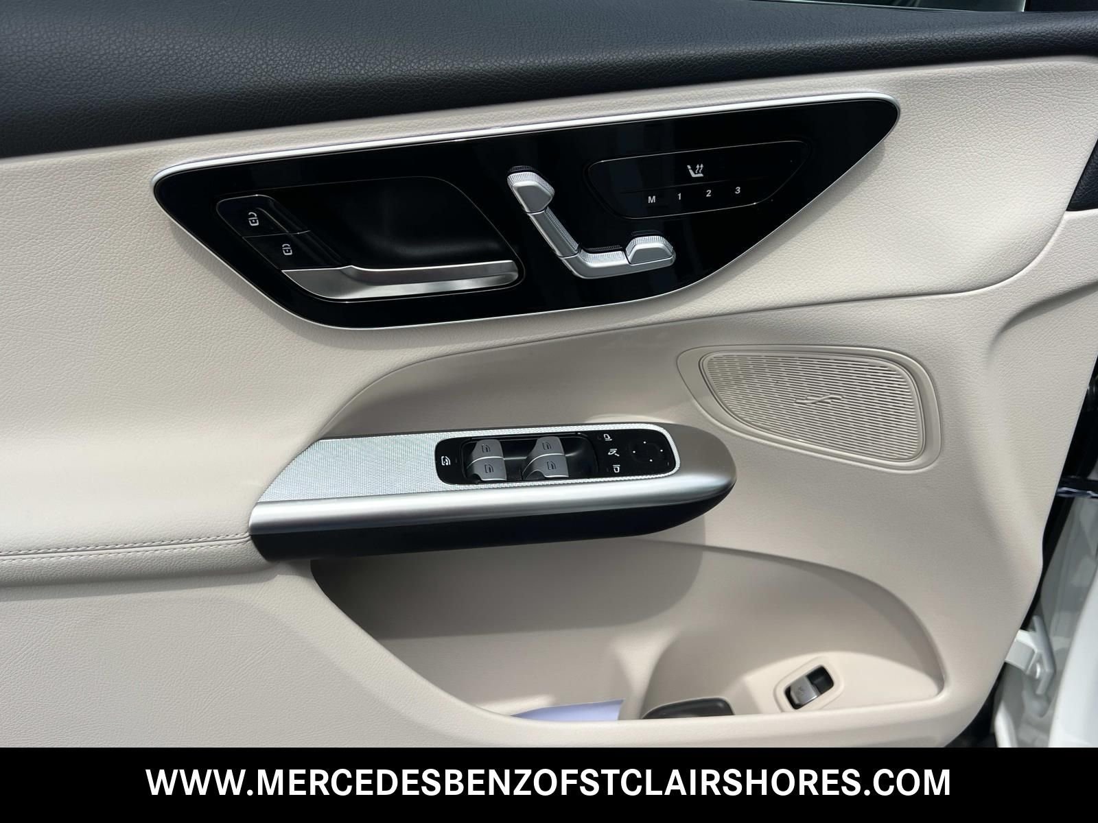 New 2026 Polar White Mercedes-Benz GLC 300 image 16