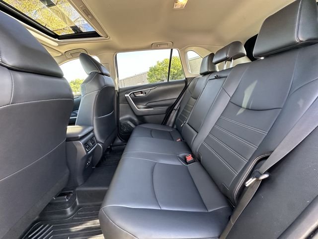 Used 2020 Black Toyota XLE Premium image 29