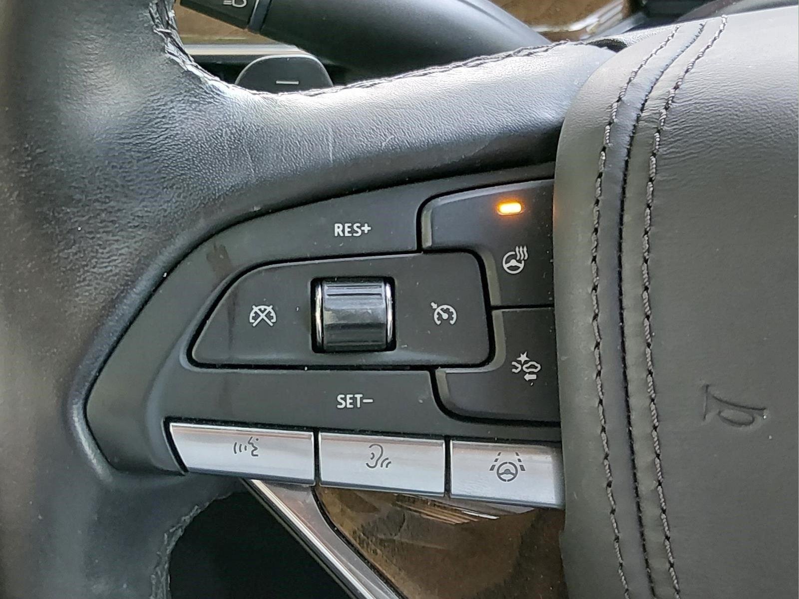 Used 2023 Crystal White Tricoat Cadillac 4WD Sport Platinum image 22