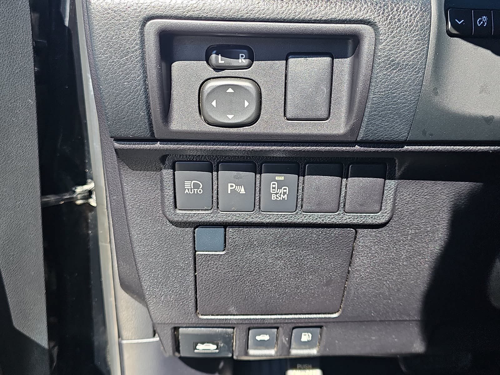 Used 2016 Black Lexus 350 image 24