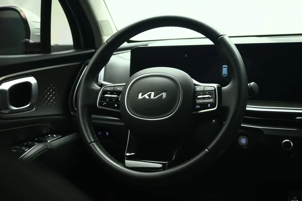 Certified Used 2025 White Kia SX image 39