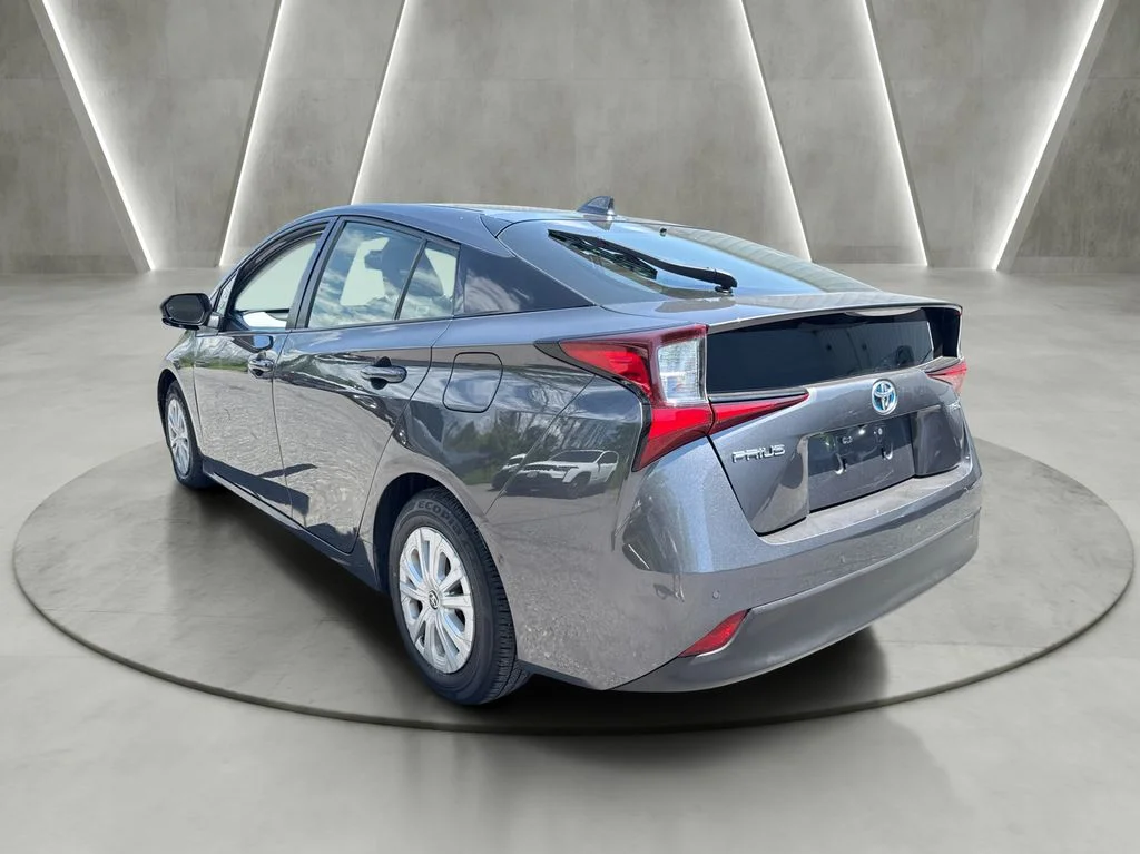 Used 2022 Gray Toyota LE image 5