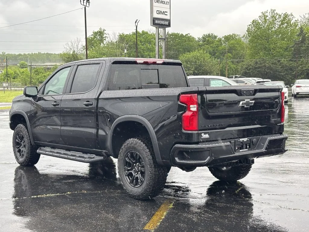 Used 2025 Black Chevrolet ZR2 image 8