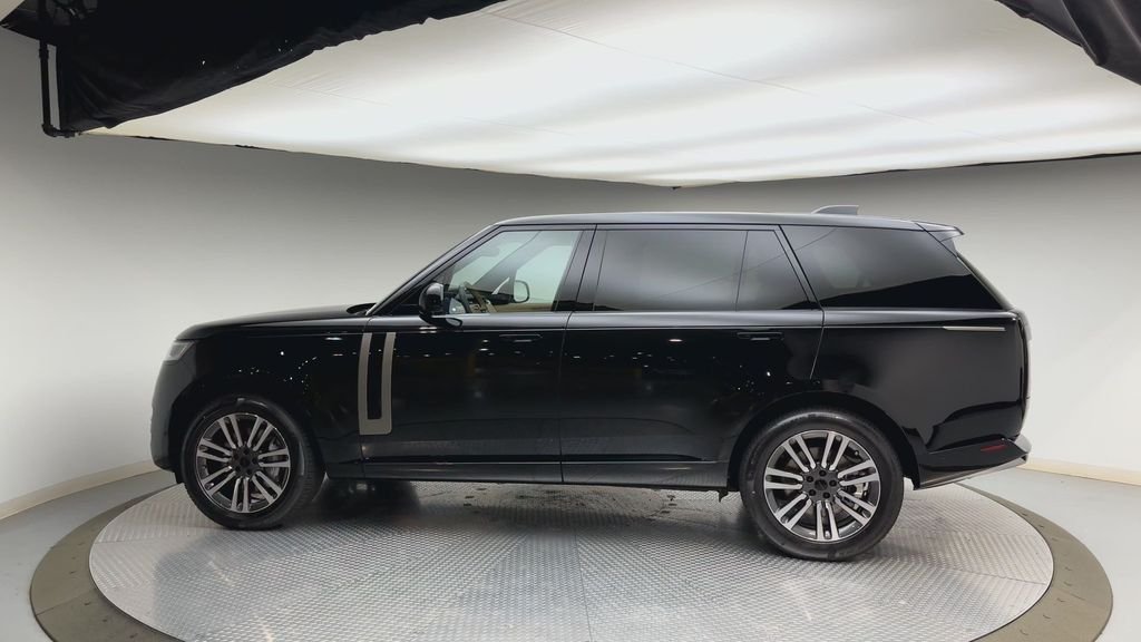 New 2026 Santorini Black Land Rover SE image 5
