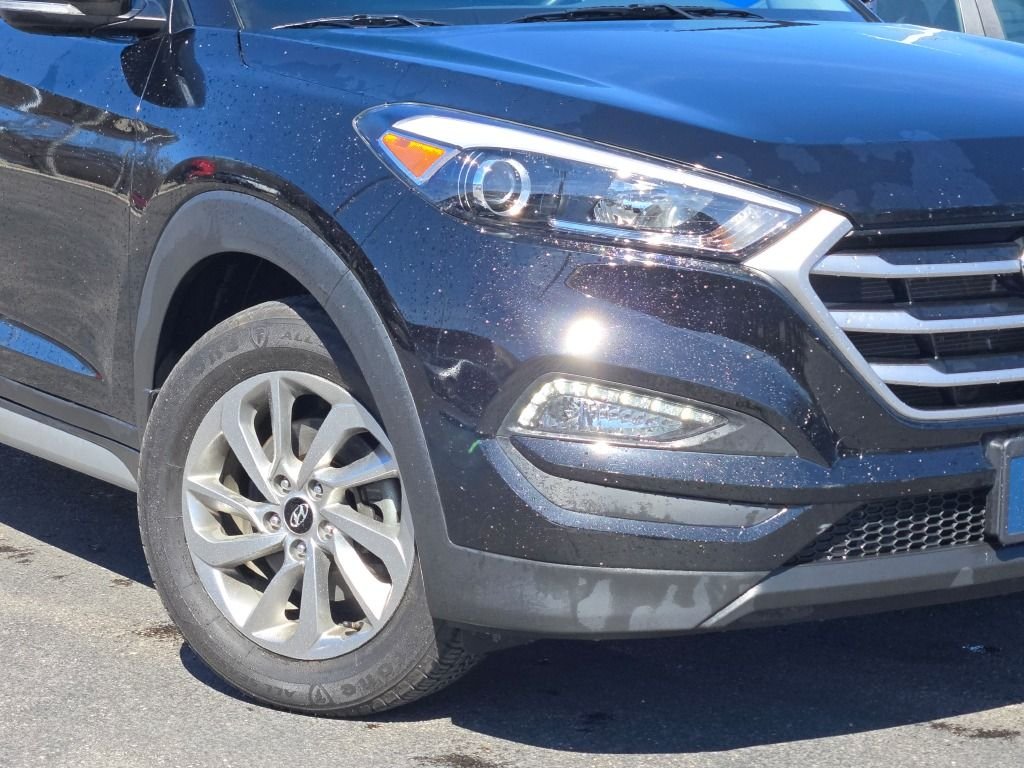 Used 2017 Black Hyundai SE Plus image 3