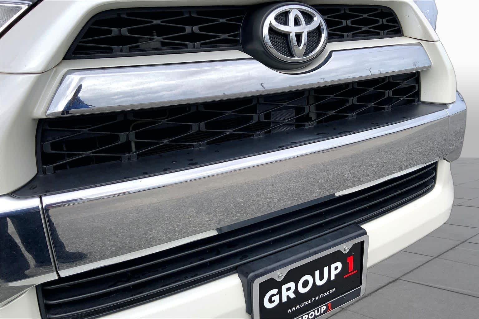 Used 2018 Blizzard Pearl Toyota Limited image 29