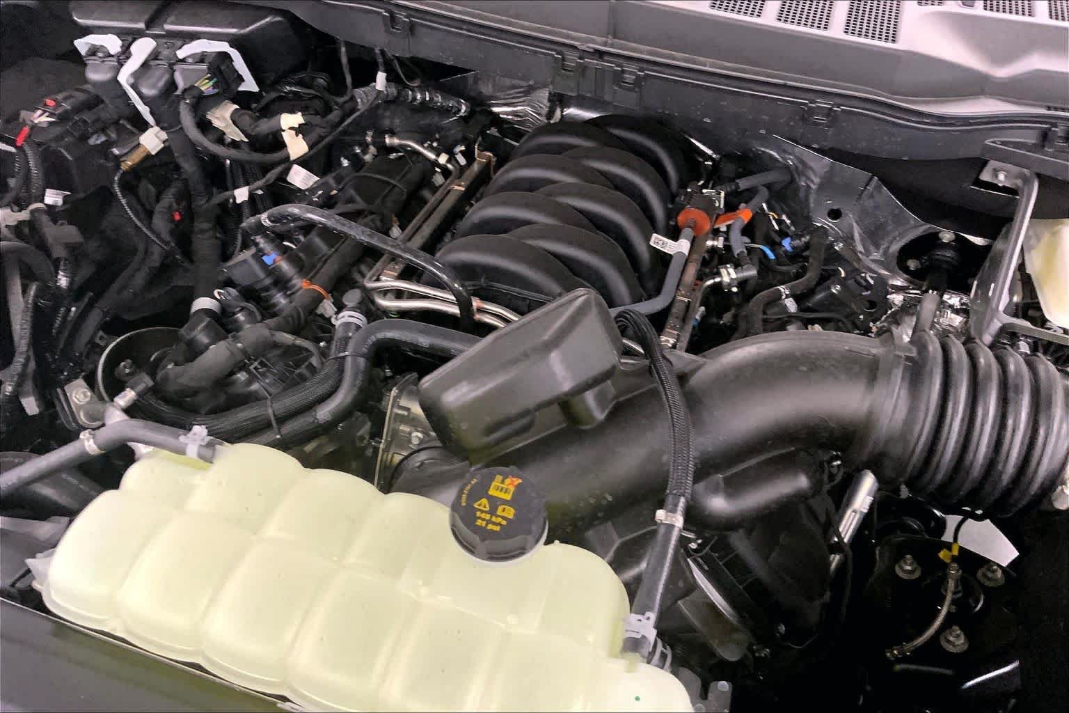 New 2026 Carbonized Gray Metallic Ford XLT image 16