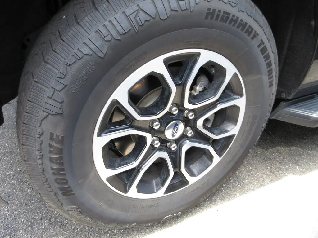Used 2024 Dark Matter Gray Metallic Ford XLT image 5