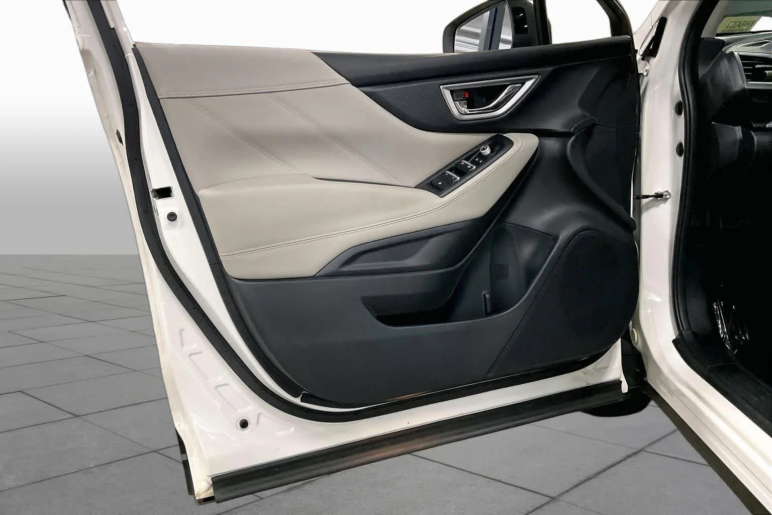 Used 2019 Crystal White Pearl Subaru Limited image 43